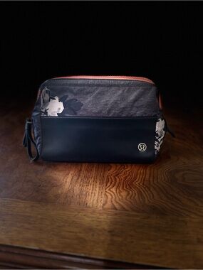 lululemon athletica Mind & Body Kit Dopp Kit Toiletry Bag